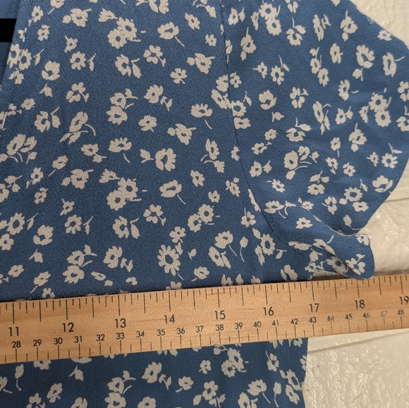 231- Rails Floral Blue Romper(Issue) As Is Reflecting The Price - Picture 5 of 6